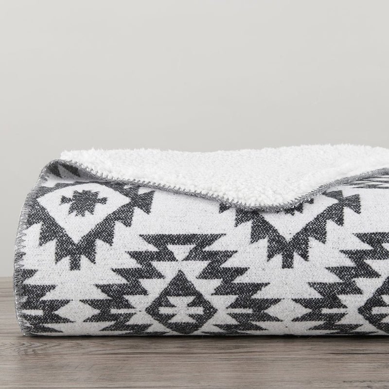 hiend-accents-throw-black-aztec-design-throw-with-shearling-3-colors-50x60-tr1932-15295013355623_800x